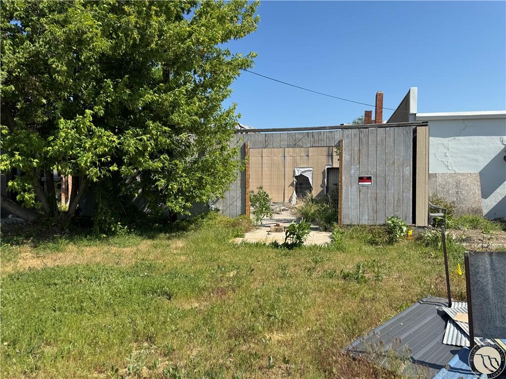 106 W River Property Photo 8