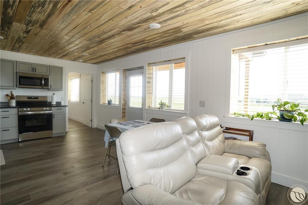 909 Highway 72 Property Photo 3