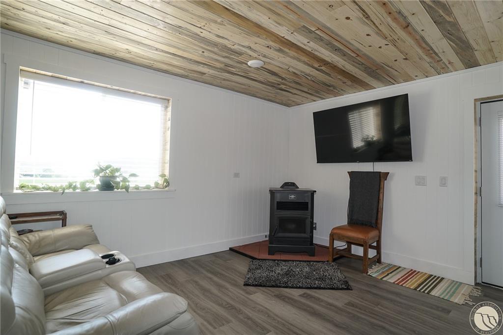 909 Highway 72 Property Photo 4