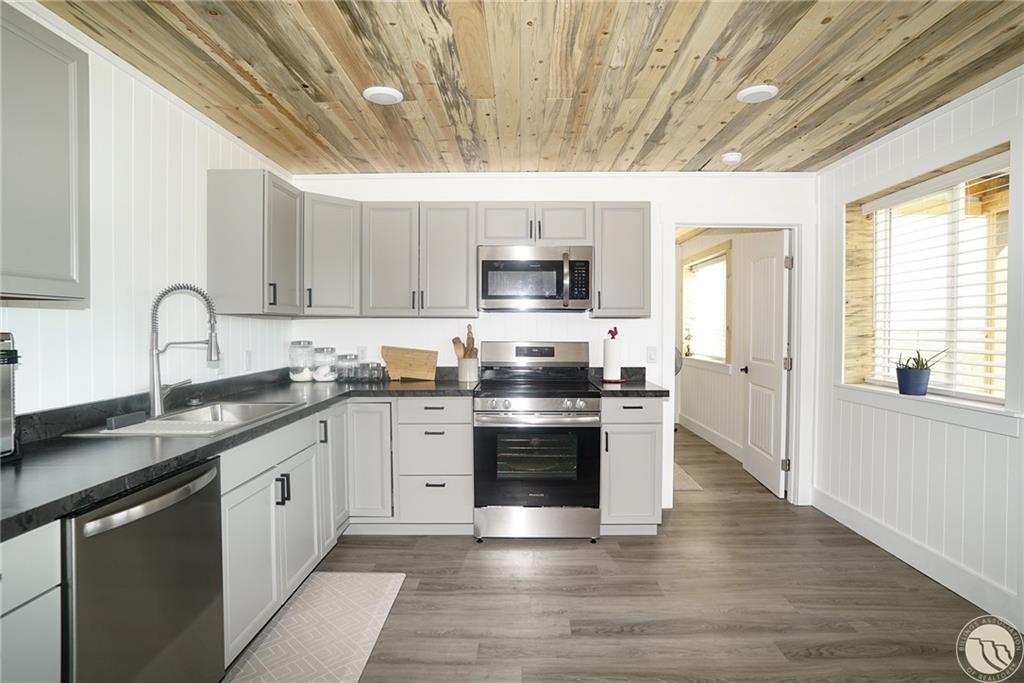 909 Highway 72 Property Photo 8