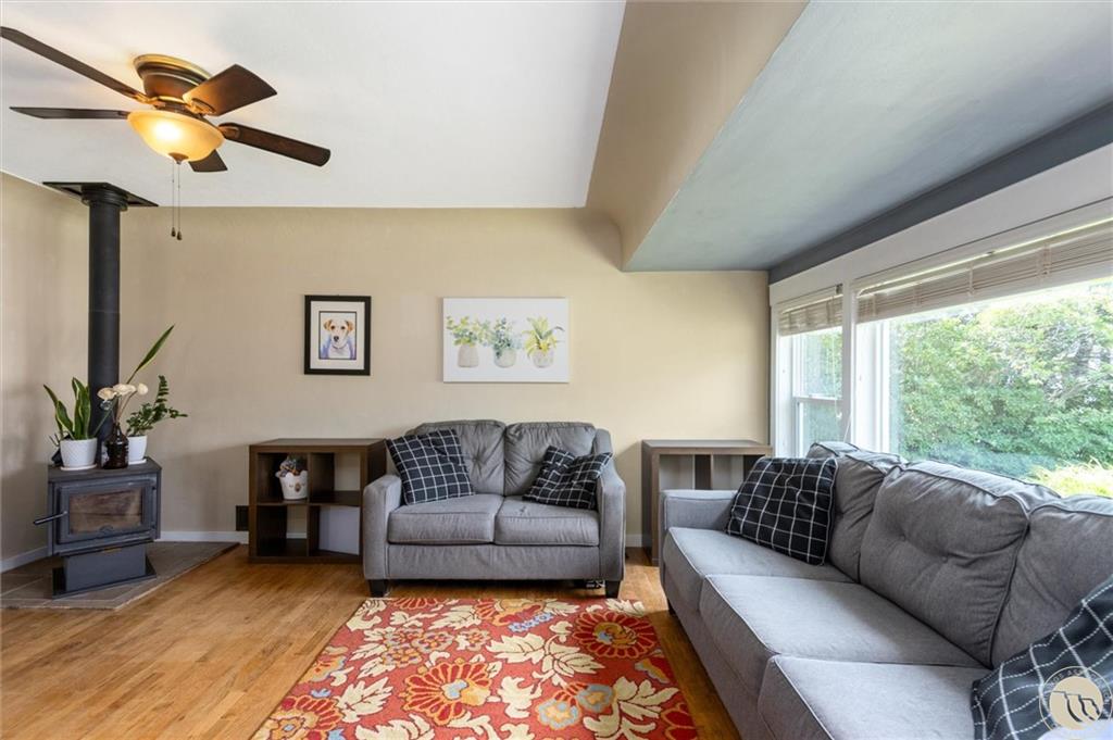 1020 Avenue E Property Photo 4