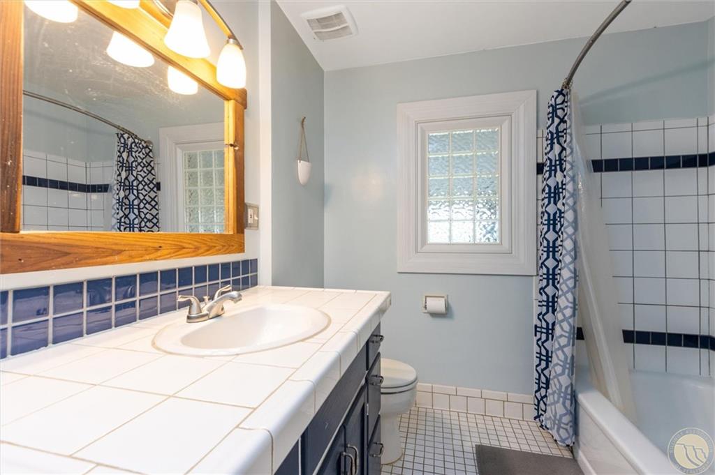 1020 Avenue E Property Photo 17