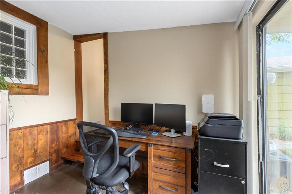 1020 Avenue E Property Photo 20