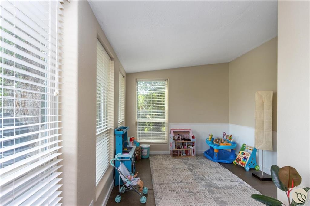 1020 Avenue E Property Photo 21