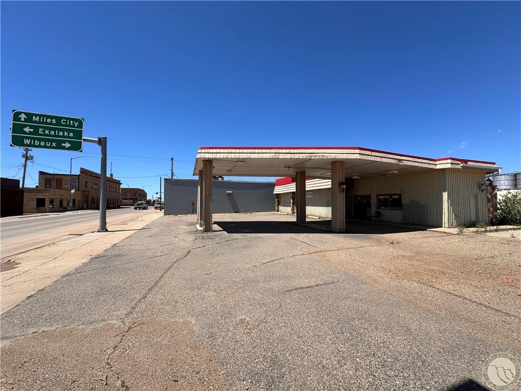 19 E Montana Avenue Property Photo 1