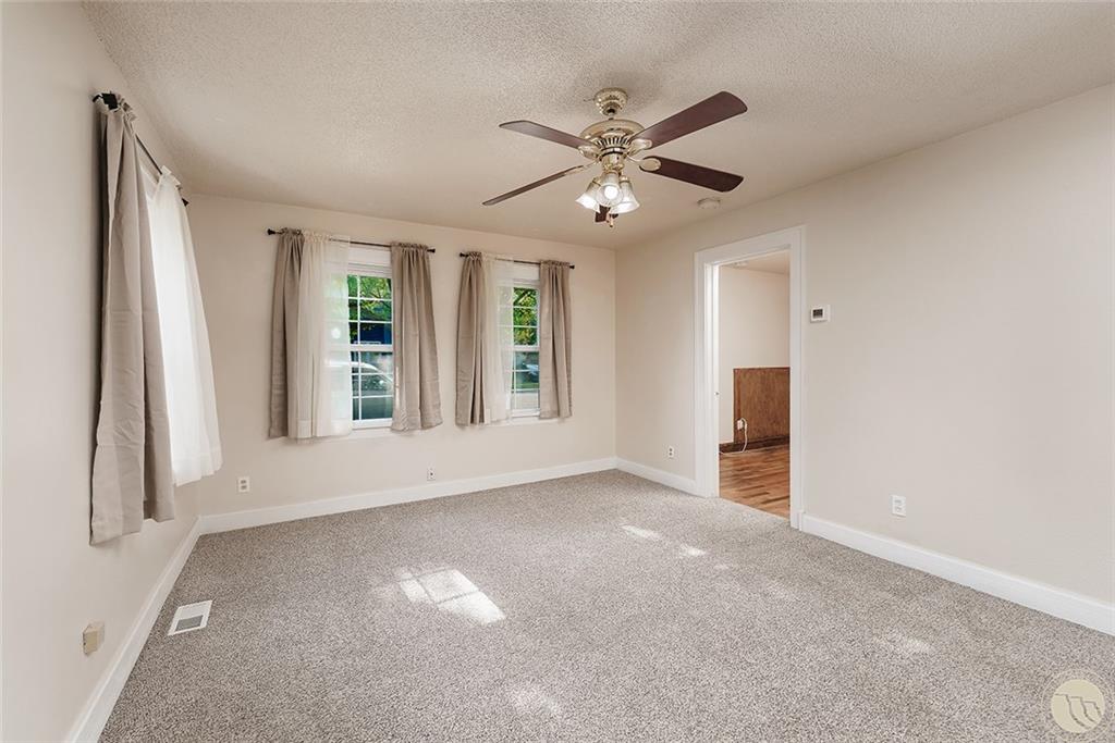 202 Burlington Ave Property Photo 4