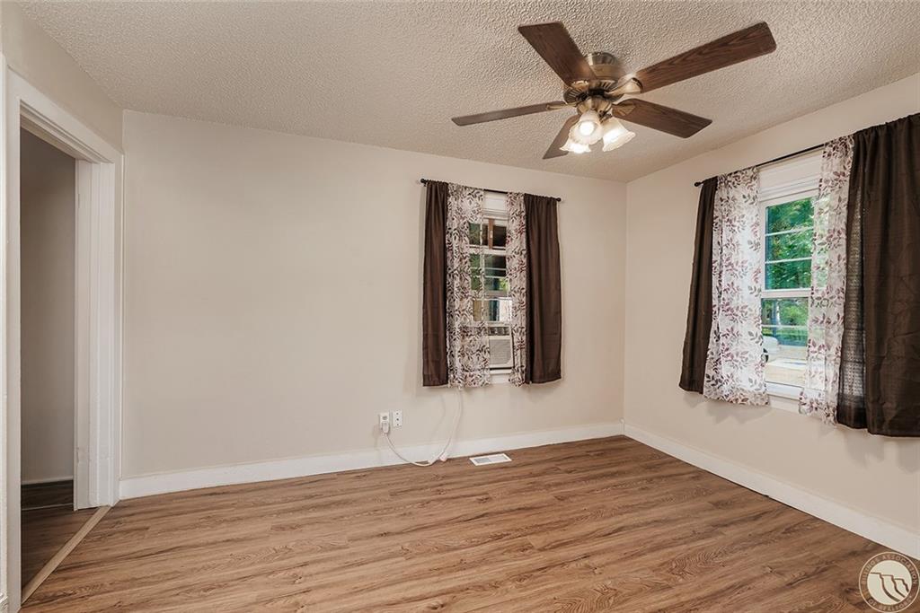 202 Burlington Ave Property Photo 6