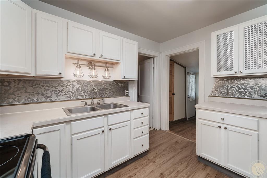 202 Burlington Ave Property Photo 8