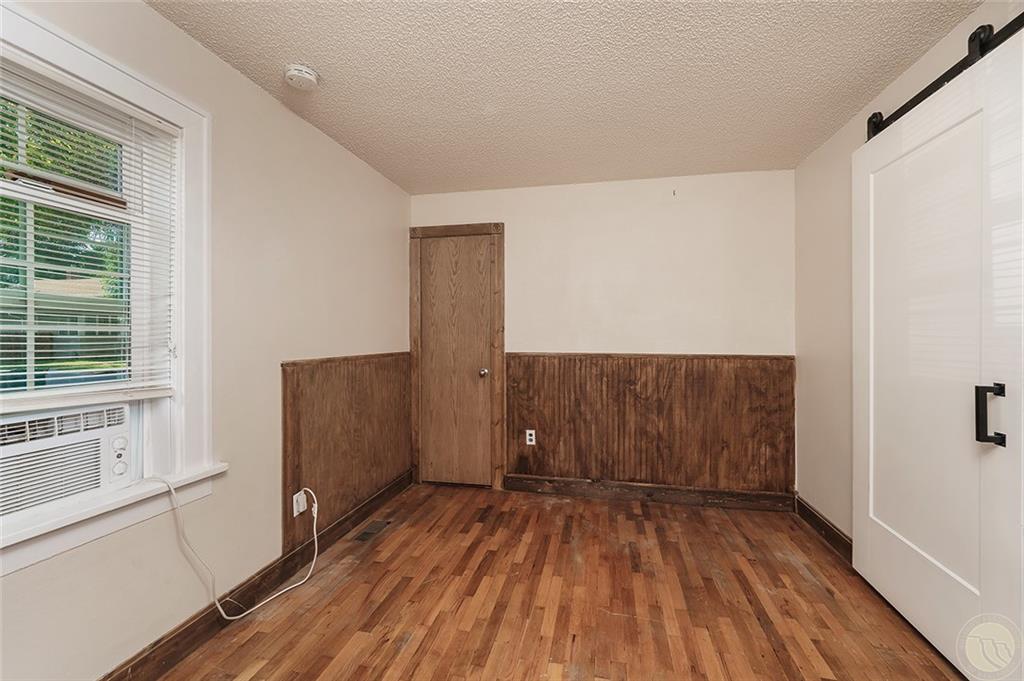 202 Burlington Ave Property Photo 9