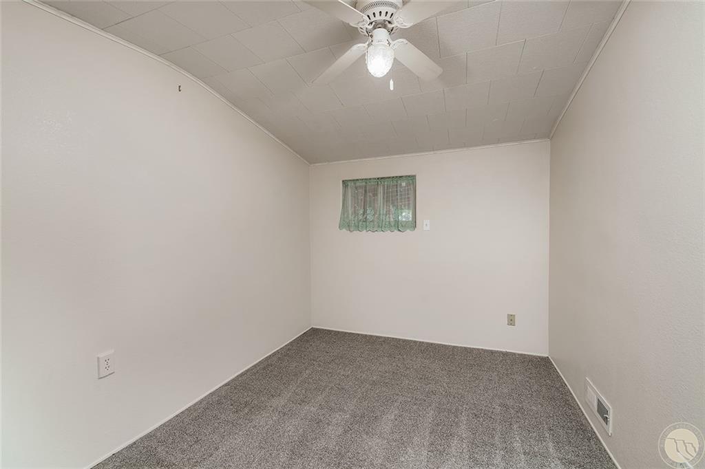 202 Burlington Ave Property Photo 12