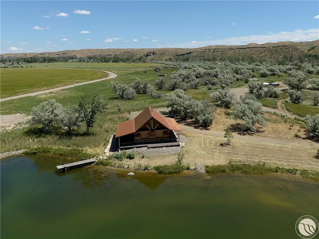 587 Ten Bear Lane Property Photo 2