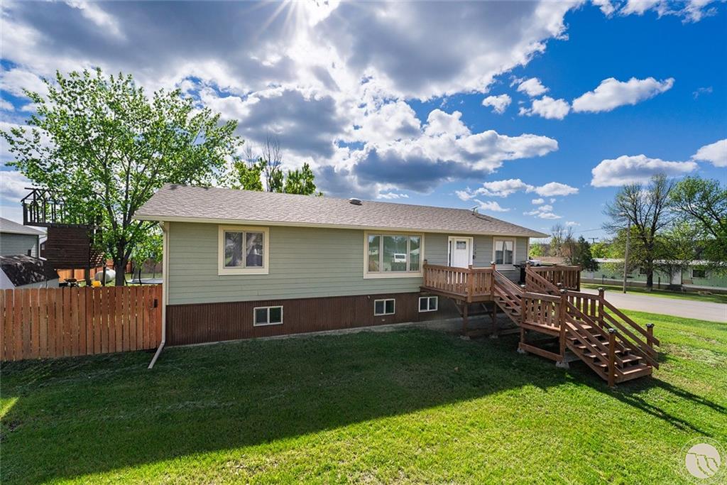 1102 3rd Property Photo 1