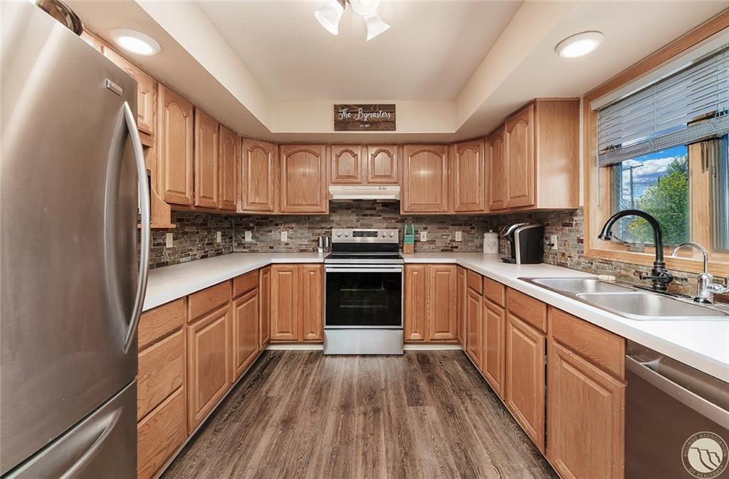 1102 3rd Property Photo 3