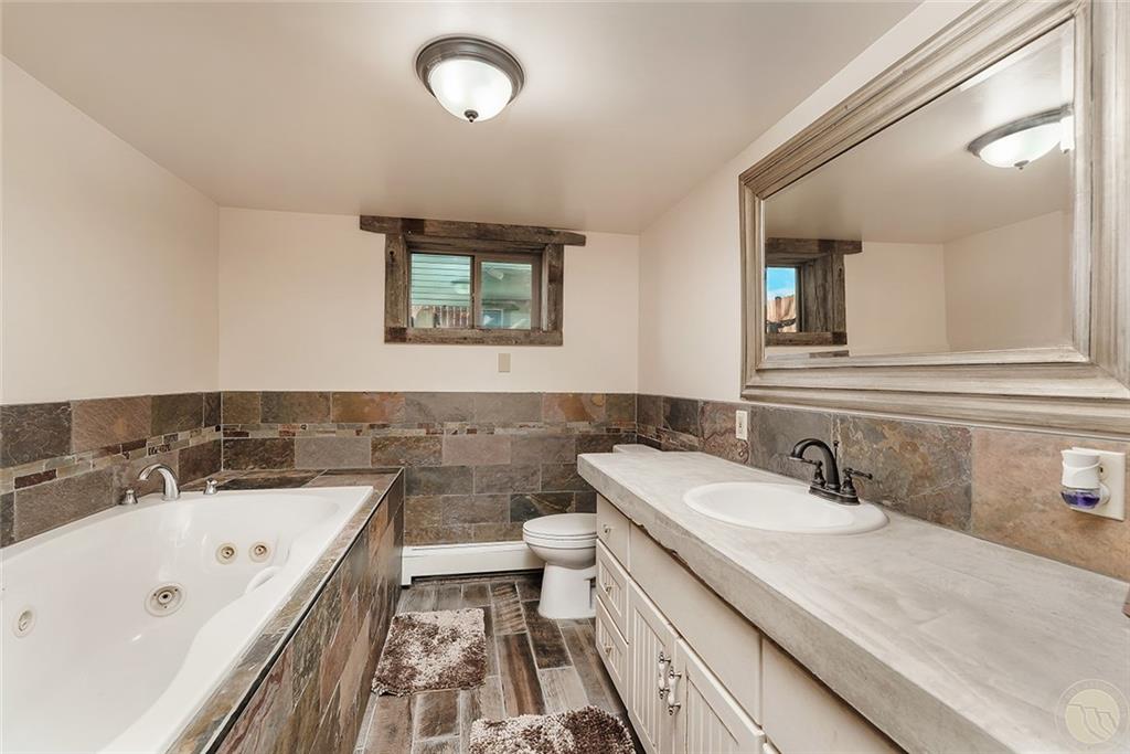 1102 3rd Property Photo 9