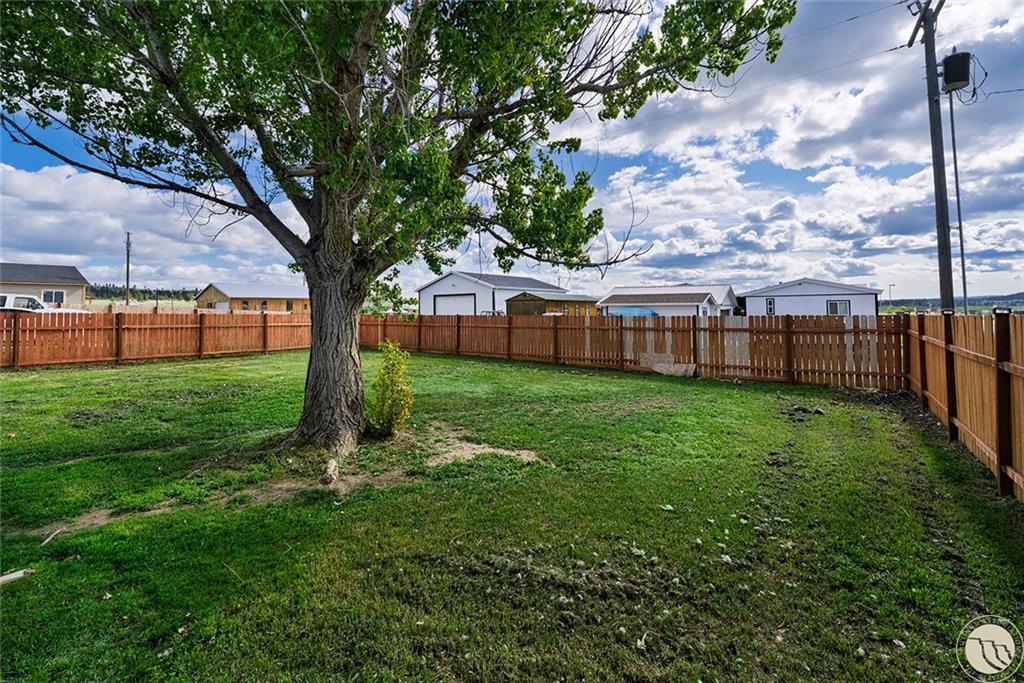 1102 3rd Property Photo 11