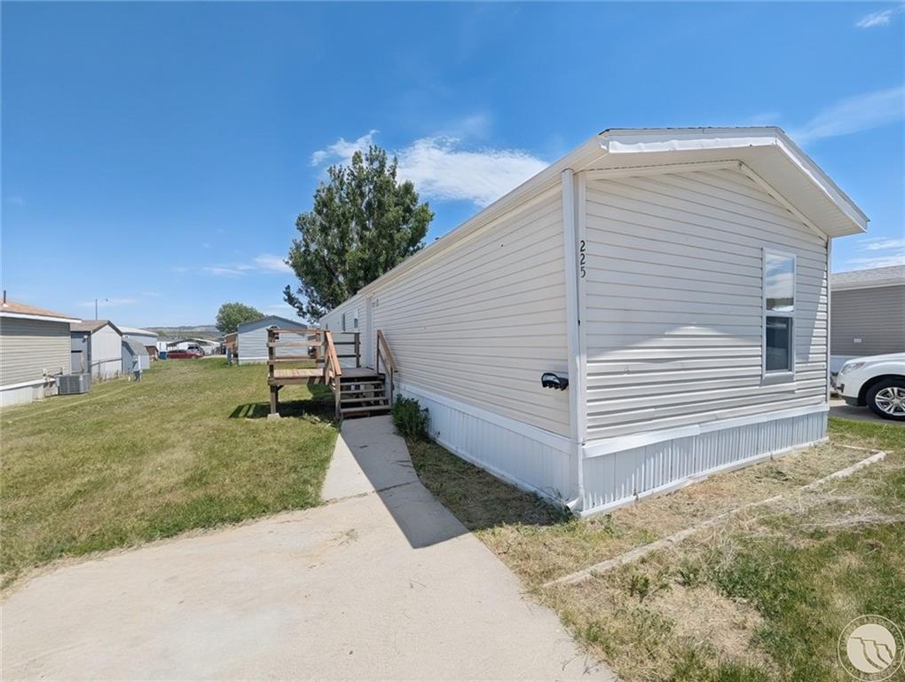 2224 Highway 87 E 225 Property Photo 1