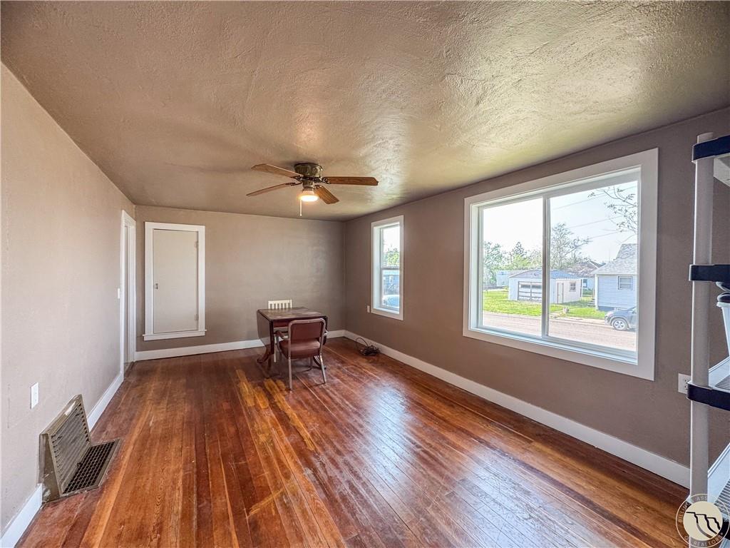403 Lake Street Property Photo 3