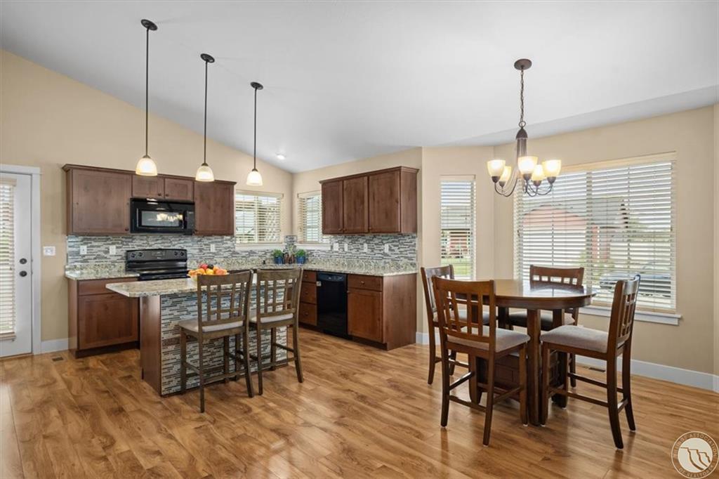 5828 Red Berry Property Photo 3