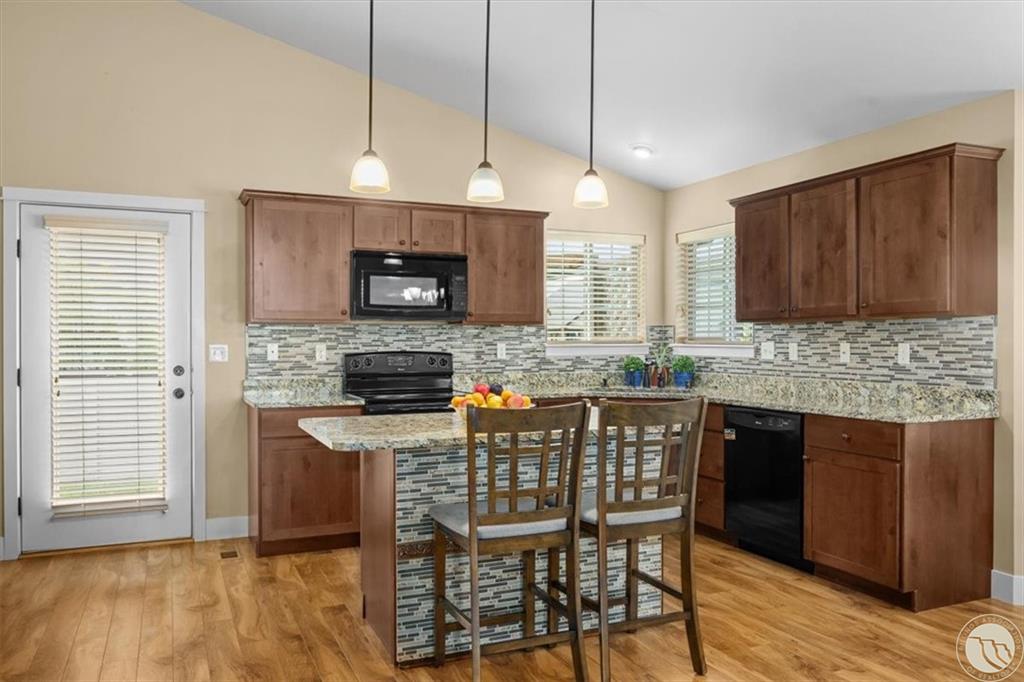 5828 Red Berry Property Photo 4