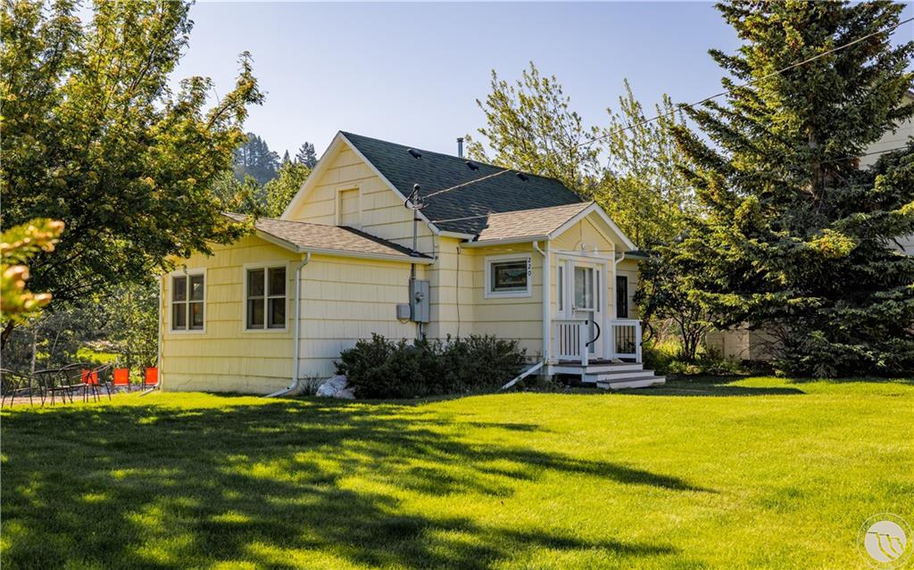 220 9th Street Property Photo 1