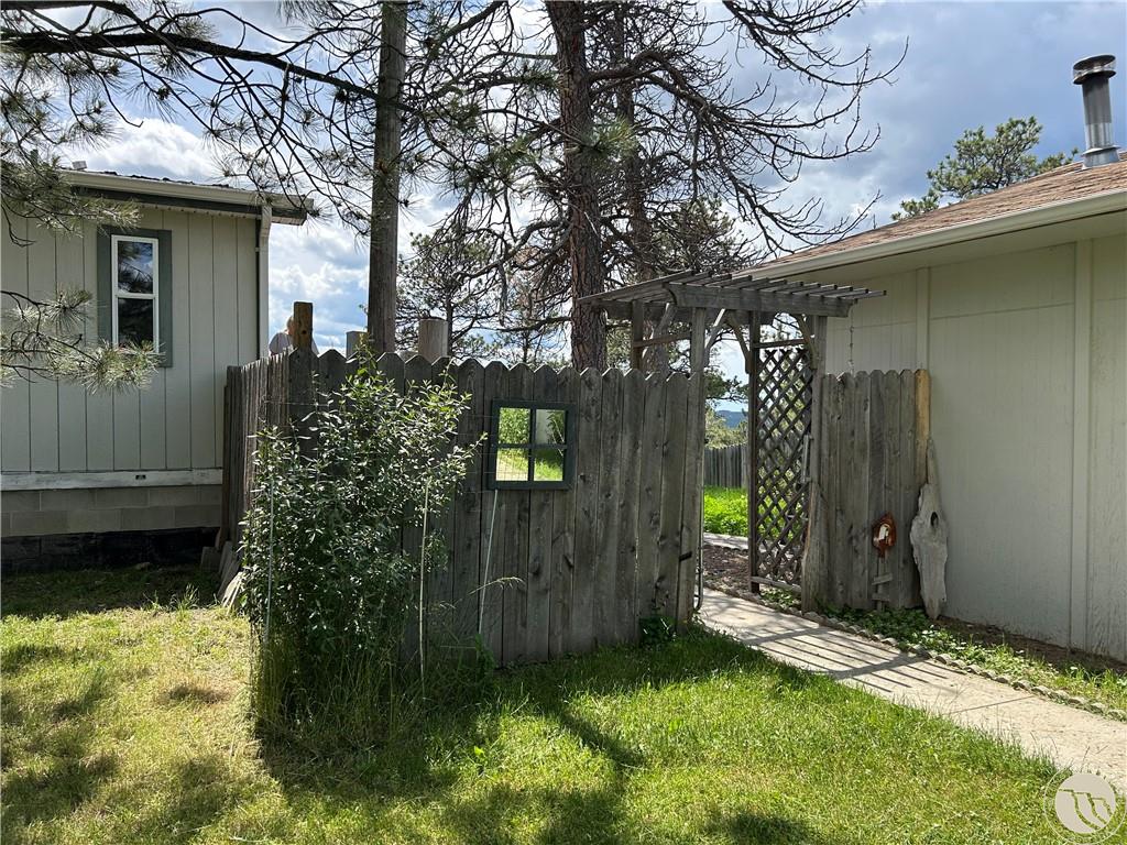 220 Johnnys Coal Rd Property Photo 2