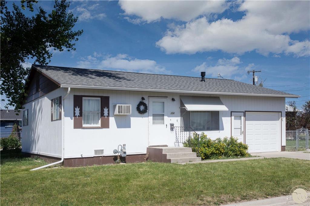 204 N Lewis Avenue Property Photo 3