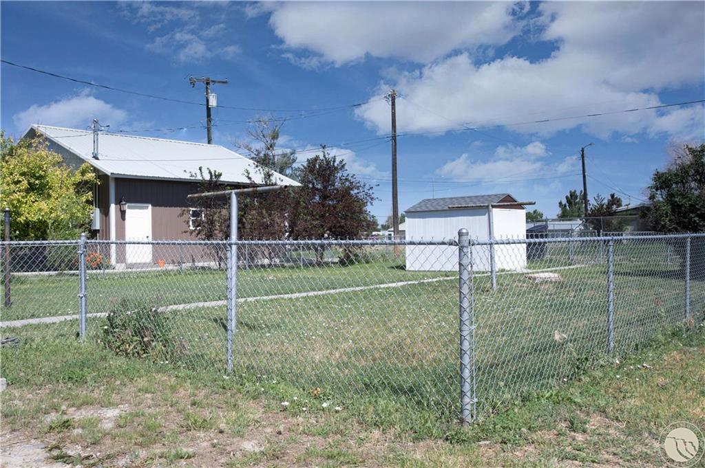 204 N Lewis Avenue Property Photo 4