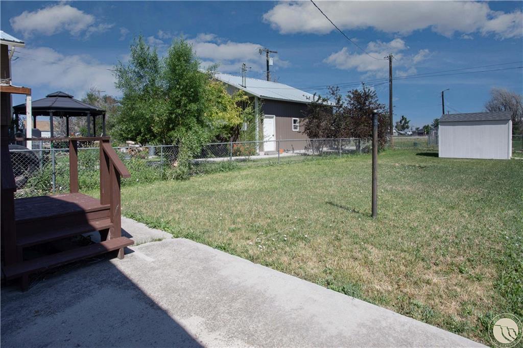 204 N Lewis Avenue Property Photo 6
