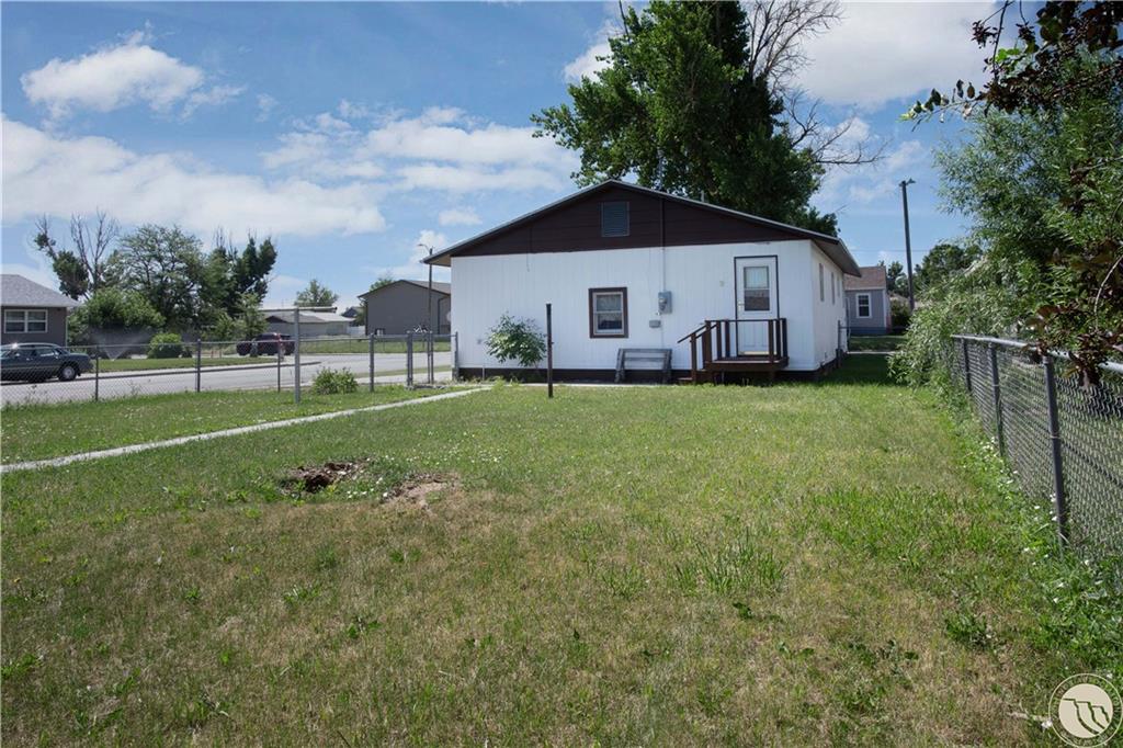 204 N Lewis Avenue Property Photo 10