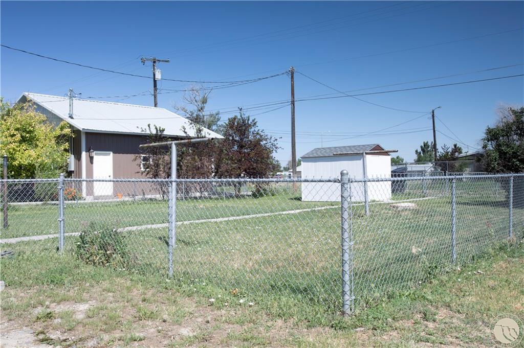 204 N Lewis Avenue Property Photo 11