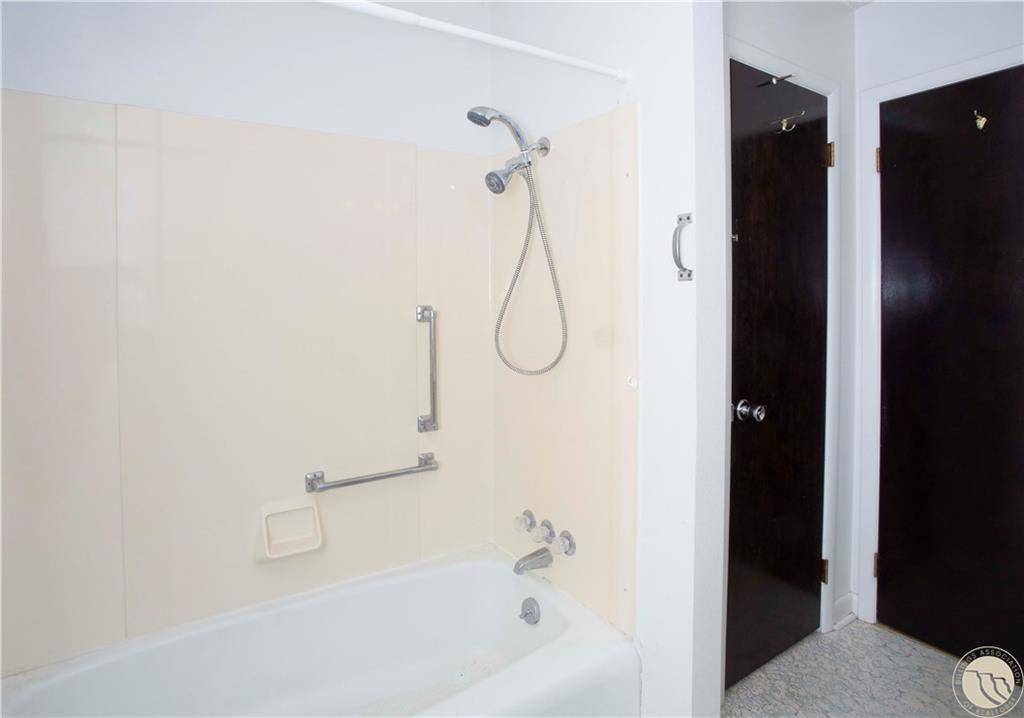 204 N Lewis Avenue Property Photo 19
