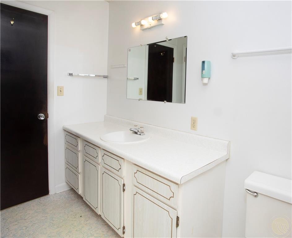 204 N Lewis Avenue Property Photo 20