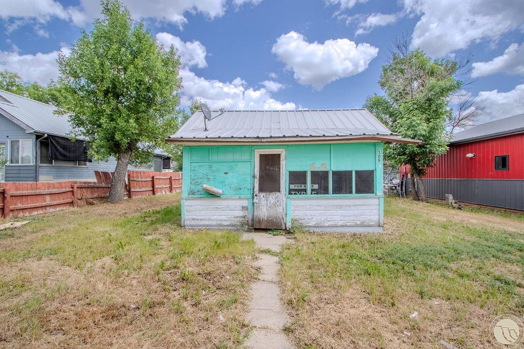 306 1st Street Property Photo 1