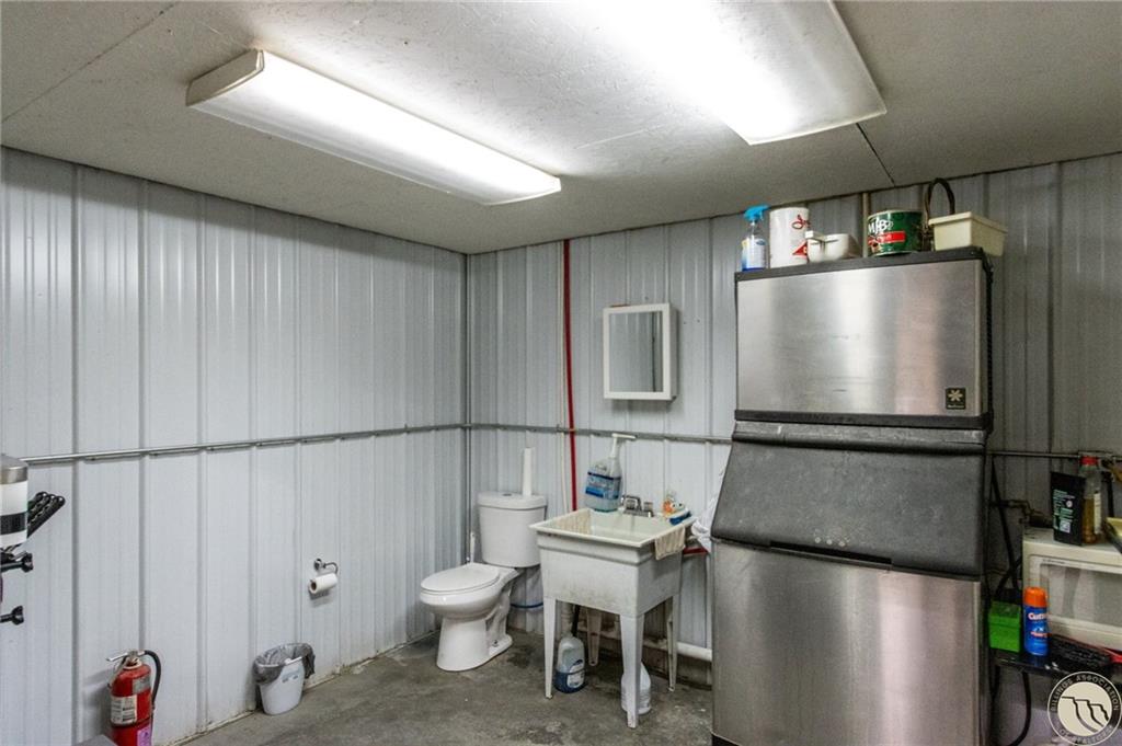 225 5th Street Property Photo 4