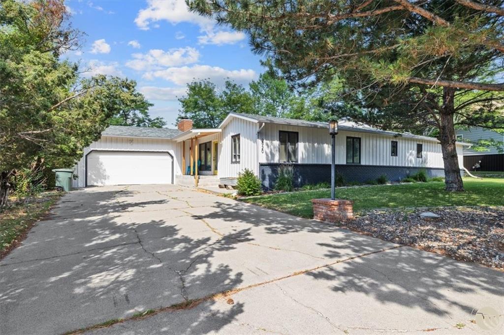 2920 40th Street West Property Photo 1