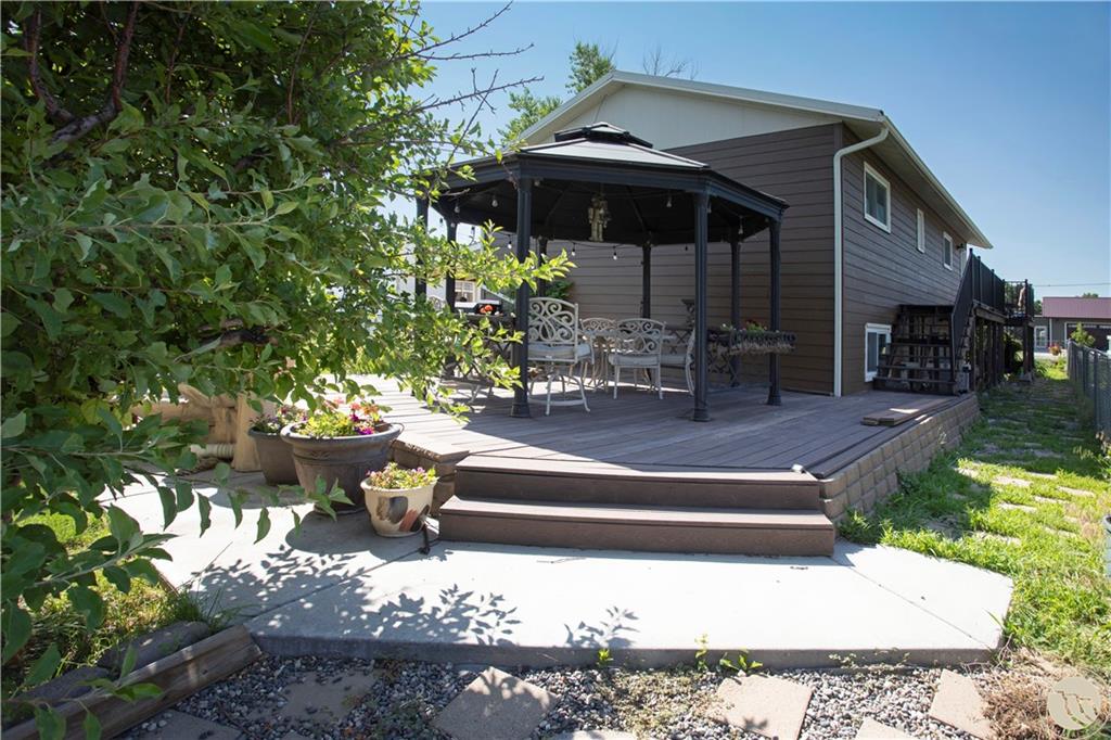 805 2nd Property Photo 8