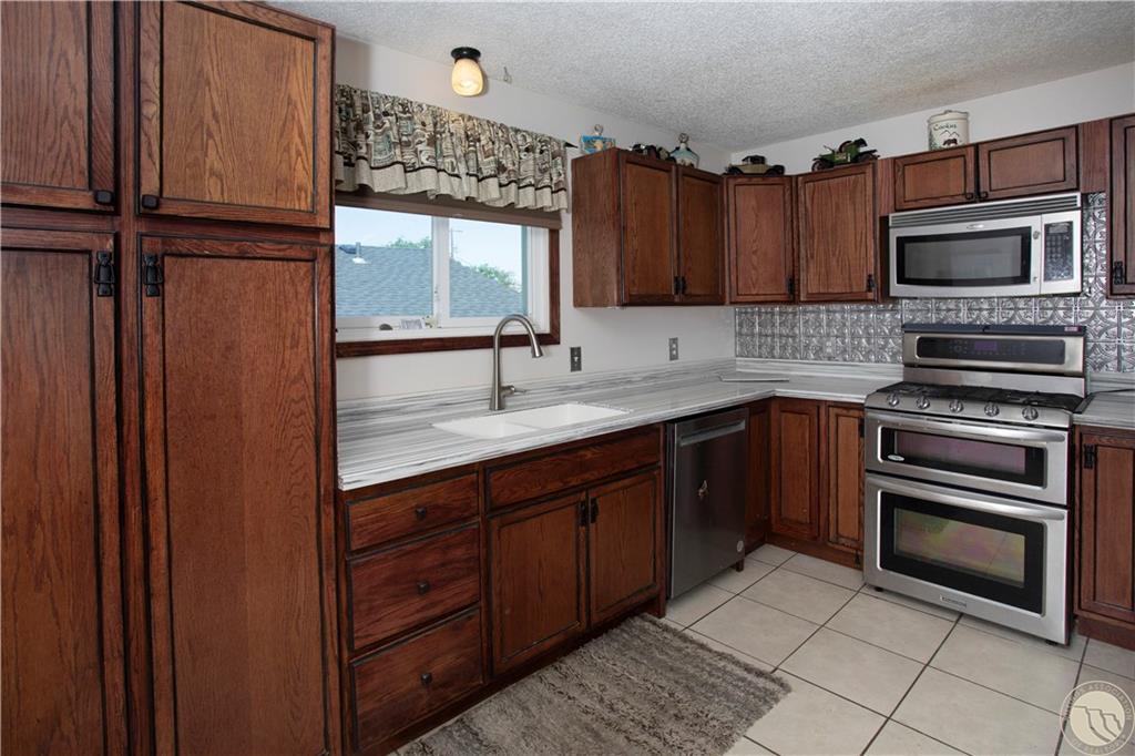 805 2nd Property Photo 11