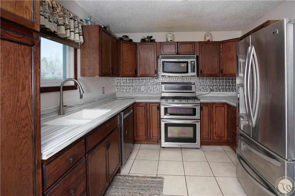 805 2nd Property Photo 12