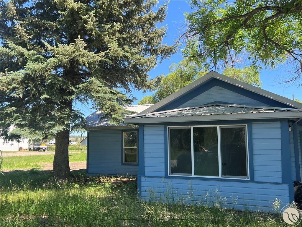 14 E First Street Property Photo 1
