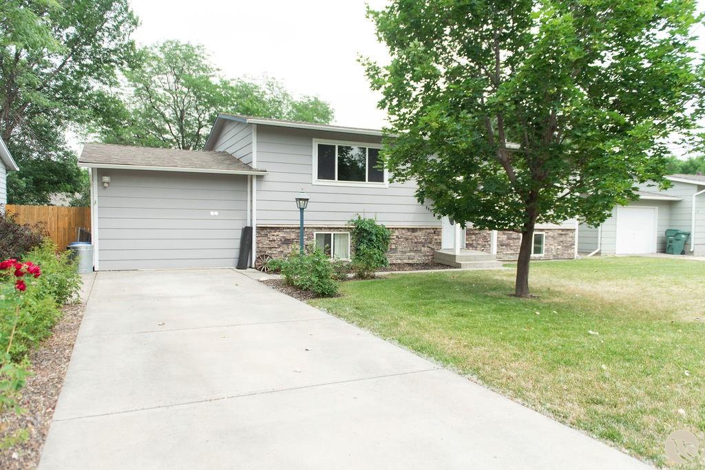 909 Maywood Drive Property Photo 1