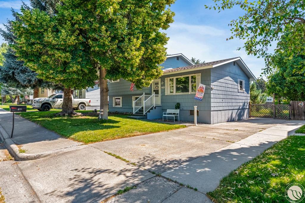 915 8th Avenue Property Photo 1