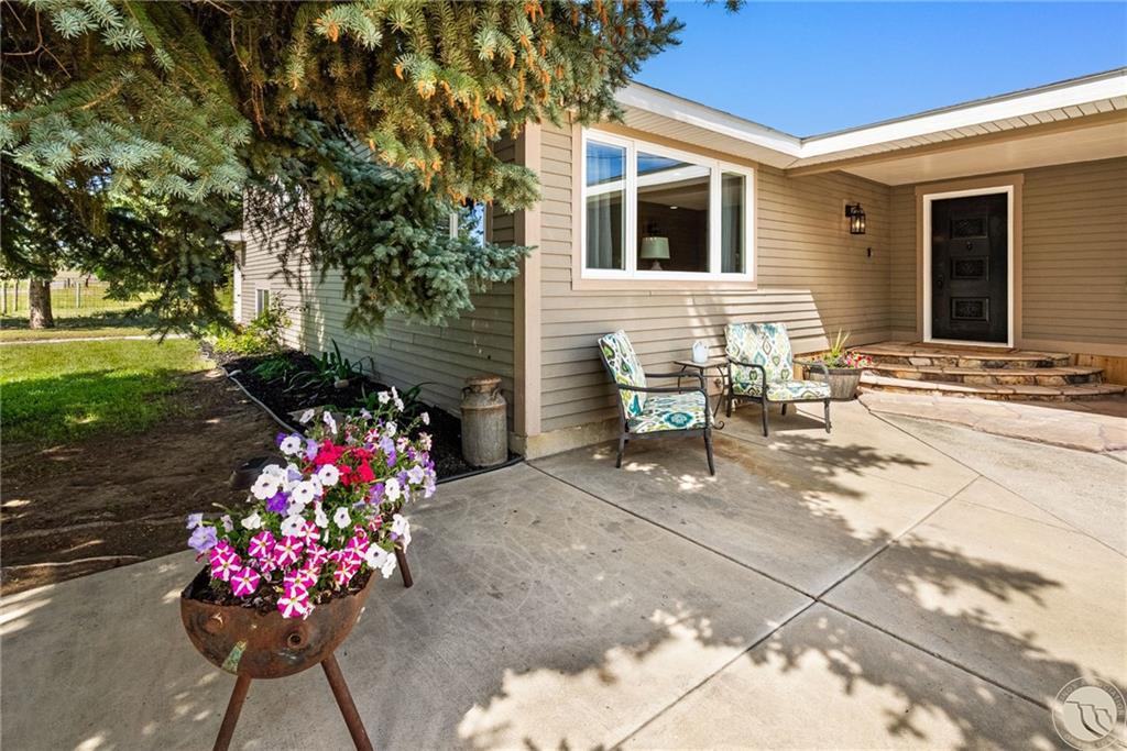 9906 Us Highway 212 Property Photo 1