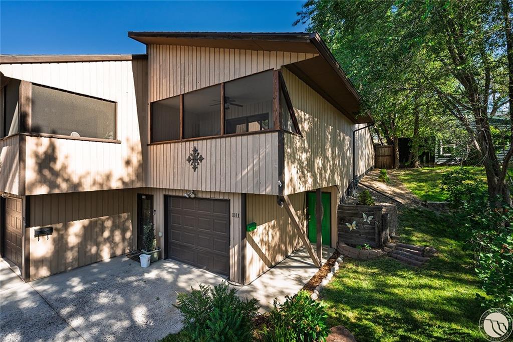 1111 Custer Avenue Property Photo 1