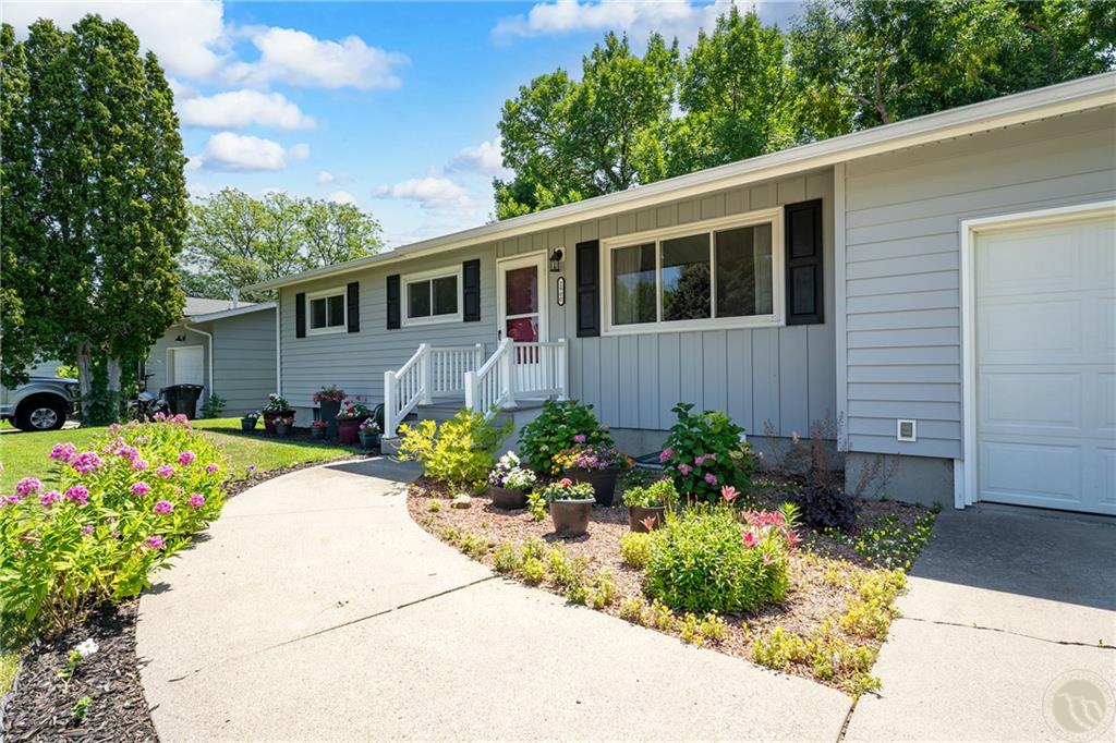2900 Manhattan Drive Property Photo 1