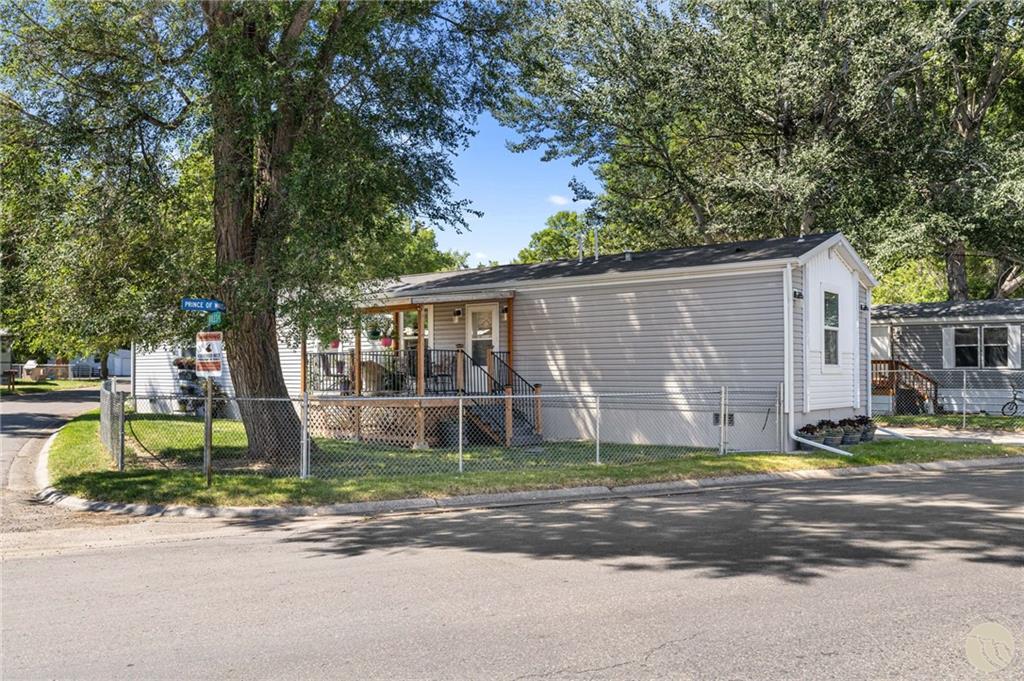2 Prince Of Wales Dr Property Photo 1