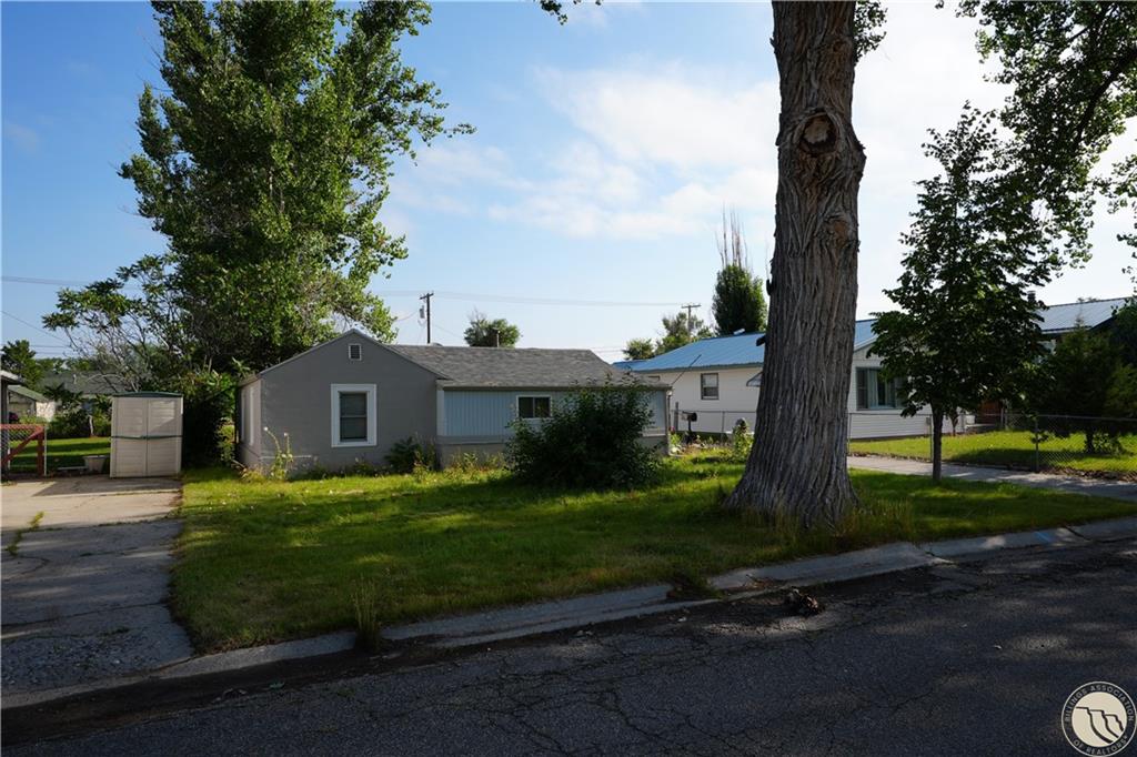 821 W 1st Street Property Photo 1