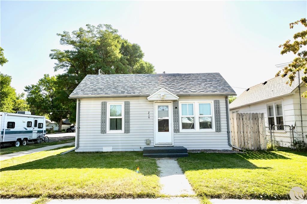 219 Montana AVENUE Property Photo 1