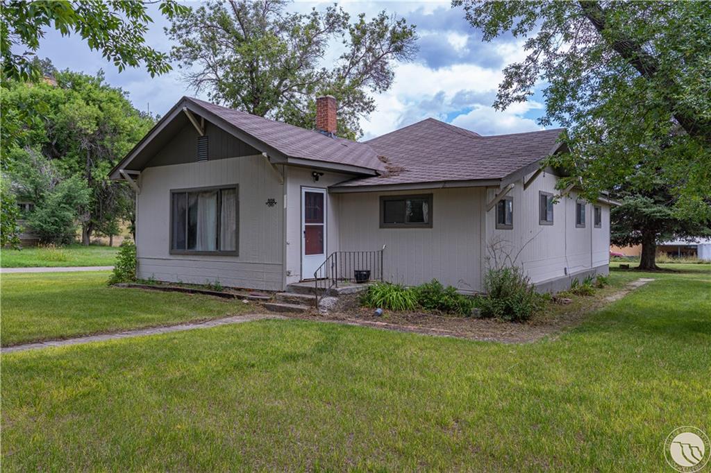308 1st Street N Property Photo 1