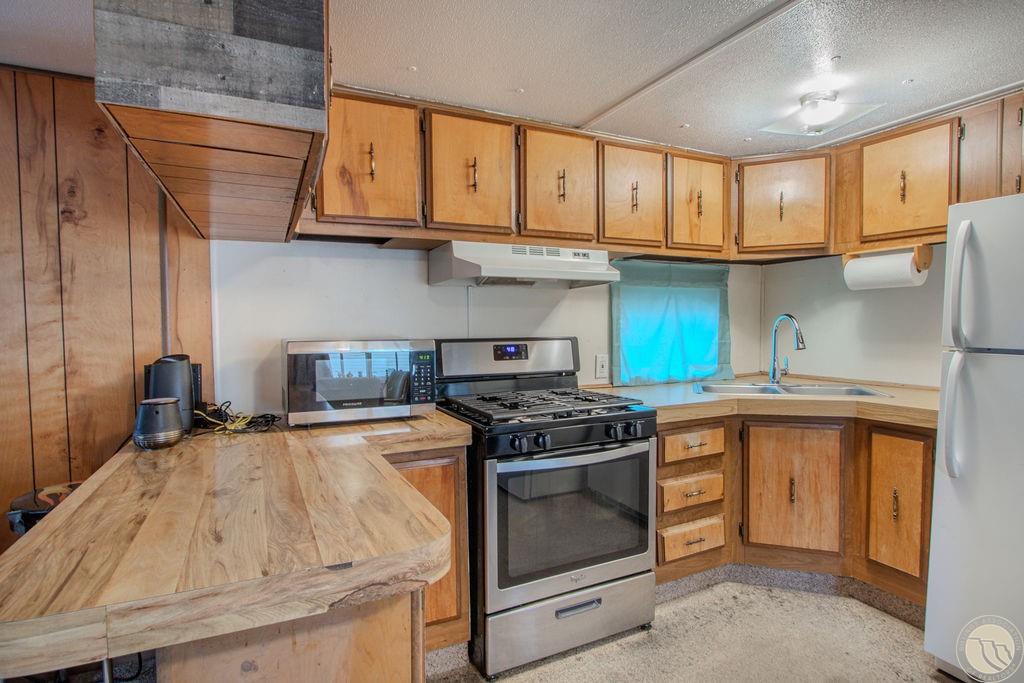 7 W Meadows Property Photo 9