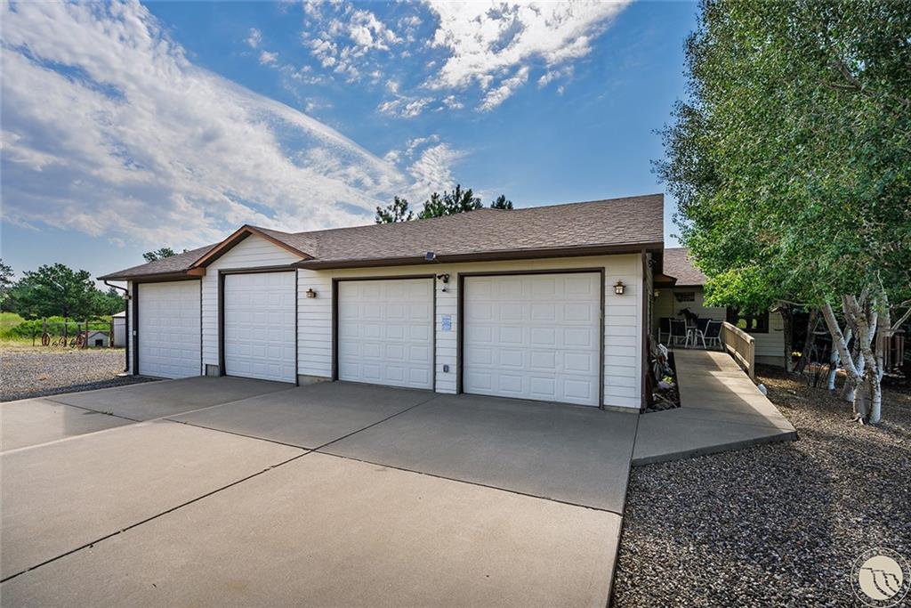 3203 Chief Looking Glass Property Photo 1
